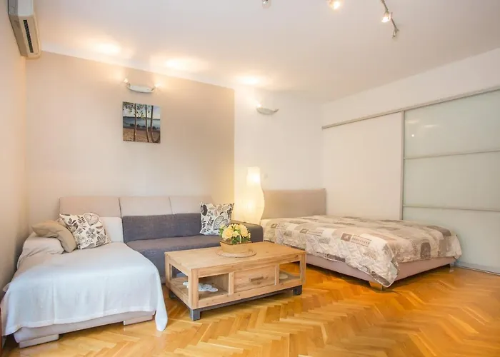 Mauro アパート *